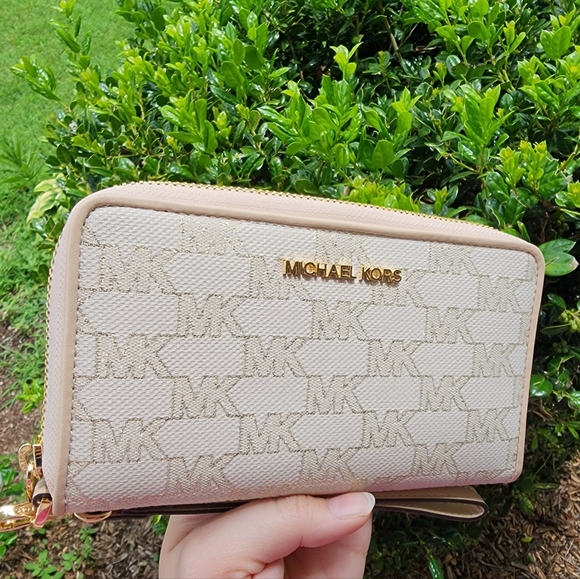 Michael Kors Jet Set Logo Phone Wallet Wristlet - Picture 2 of 7